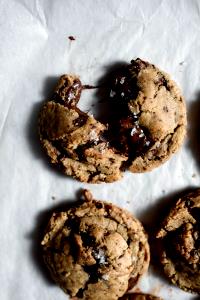 3 cookies (30 g) Dark Chocolate Chunk & Almond Cookies