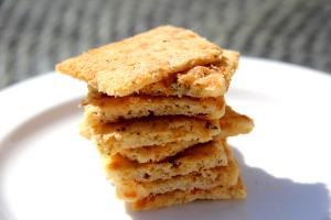 3 Crackers Garlic Flatbread Crackers, Low Carb