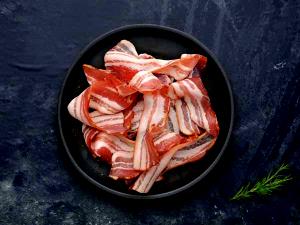 3 pan fried slices (15 g) 30% Less Fat Bacon