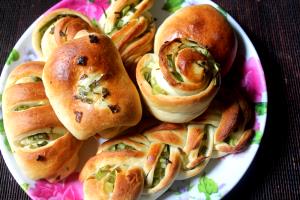 3 pieces (107 g) Green Onion Roll