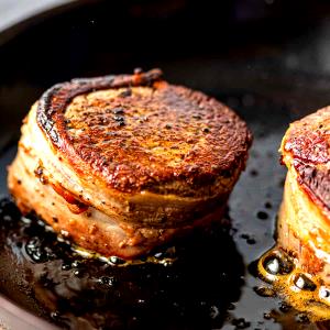 3 pieces (60 g) Beef Tenderloin Wrapped in Uncured Bacon with Steak Seasoning