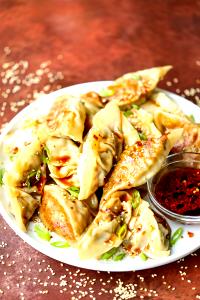 3 potstickers with sauce (85 g) Vegetable Potstickers