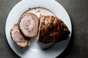 4 oz (112 g) Uncured Bacon Wrapped Porchetta Pork Roast