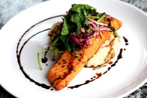 4 oz (113 g) Seasoned Wild King Salmon on A Cedar Plank