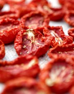 4 pieces (15 g) Sun-Dried Tomatoes