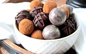 6 truffles (35 g) Boozy Little Chocolate Truffles