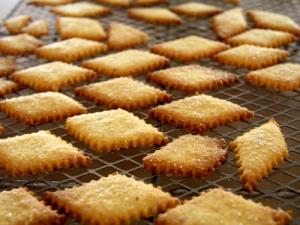 8 crackers (15 g) Cornbread Crackers