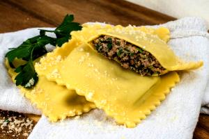 9 pieces (145 g) Beef Square Ravioli