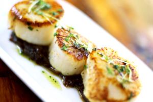 9 scallops (4 oz) Large Scallops